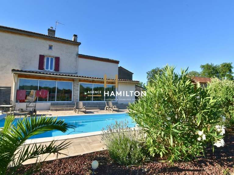 Propriété Villeneuve-sur-Vère - 5 chambres - 207m²
