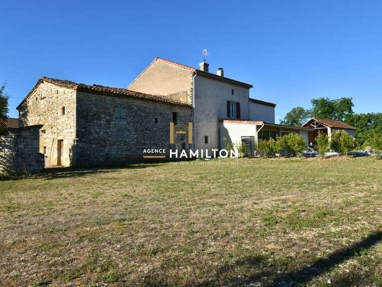 Propriété Villeneuve-sur-Vère - 5 chambres - 207m²
