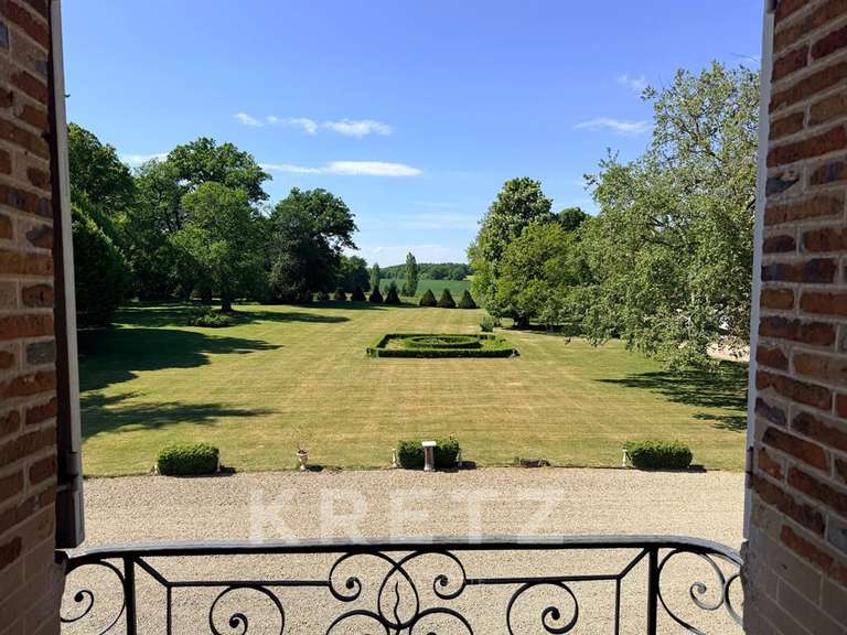Château Villeneuve-sur-Yonne - 9 chambres - 1200m²