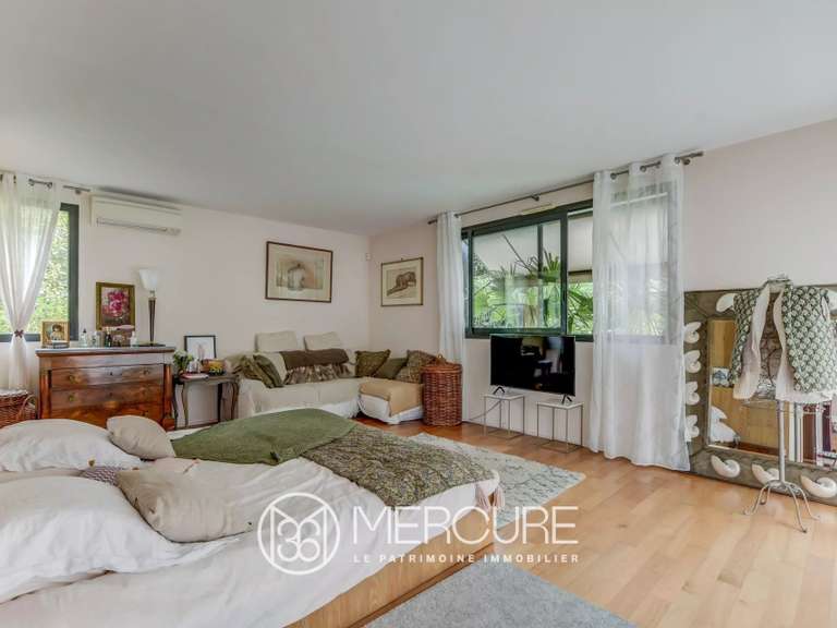 Villa Villeneuve-Tolosane - 4 chambres - 301m²