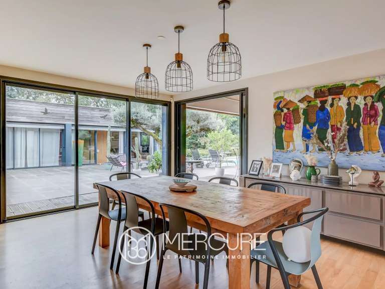 Villa Villeneuve-Tolosane - 4 chambres - 301m²