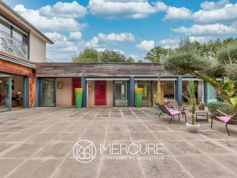 Villa Villeneuve-Tolosane - 4 chambres - 301m²