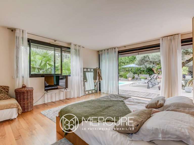 Villa Villeneuve-Tolosane - 4 chambres - 301m²