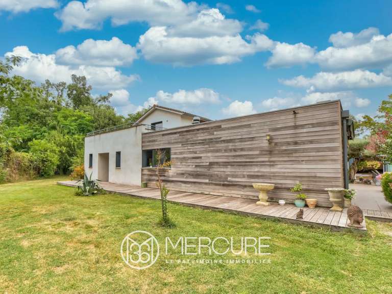 Villa Villeneuve-Tolosane - 4 chambres - 301m²
