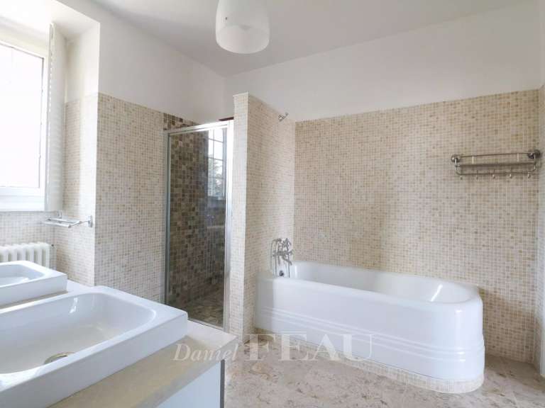 House Villennes-sur-Seine - 3 bedrooms - 209m²