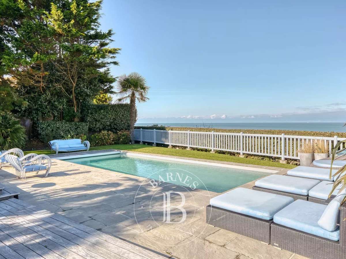 Property Villerville