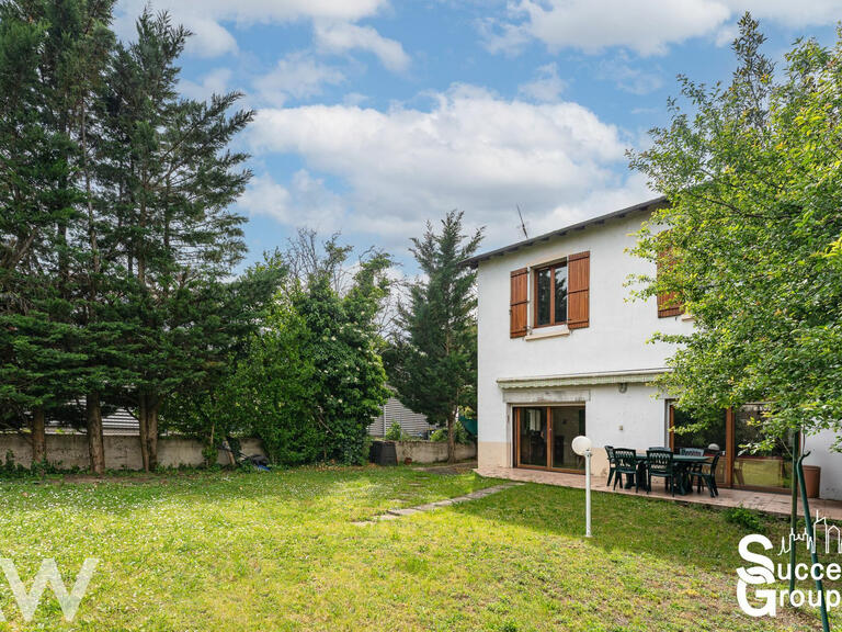 Villa Villeurbanne - 4 chambres - 181m²