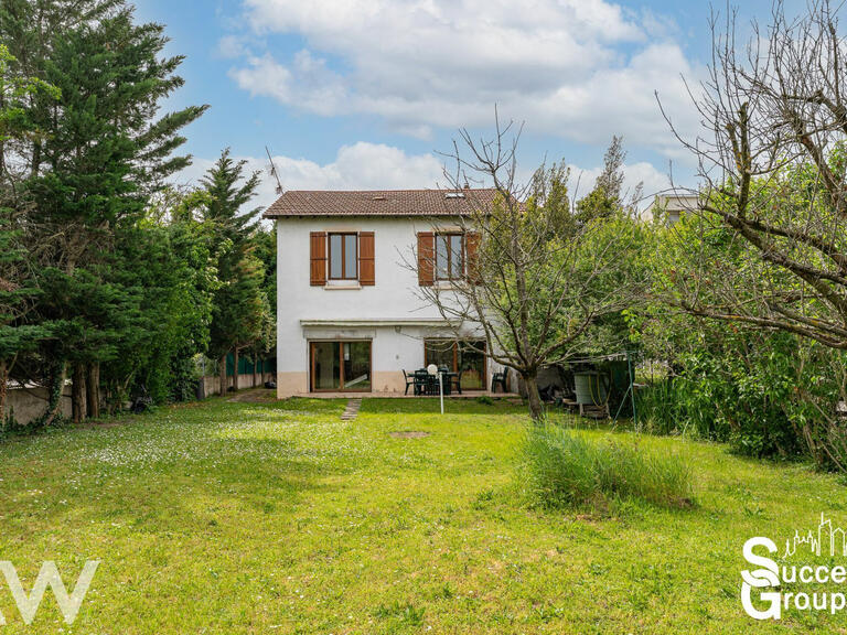 Villa Villeurbanne - 4 chambres - 181m²