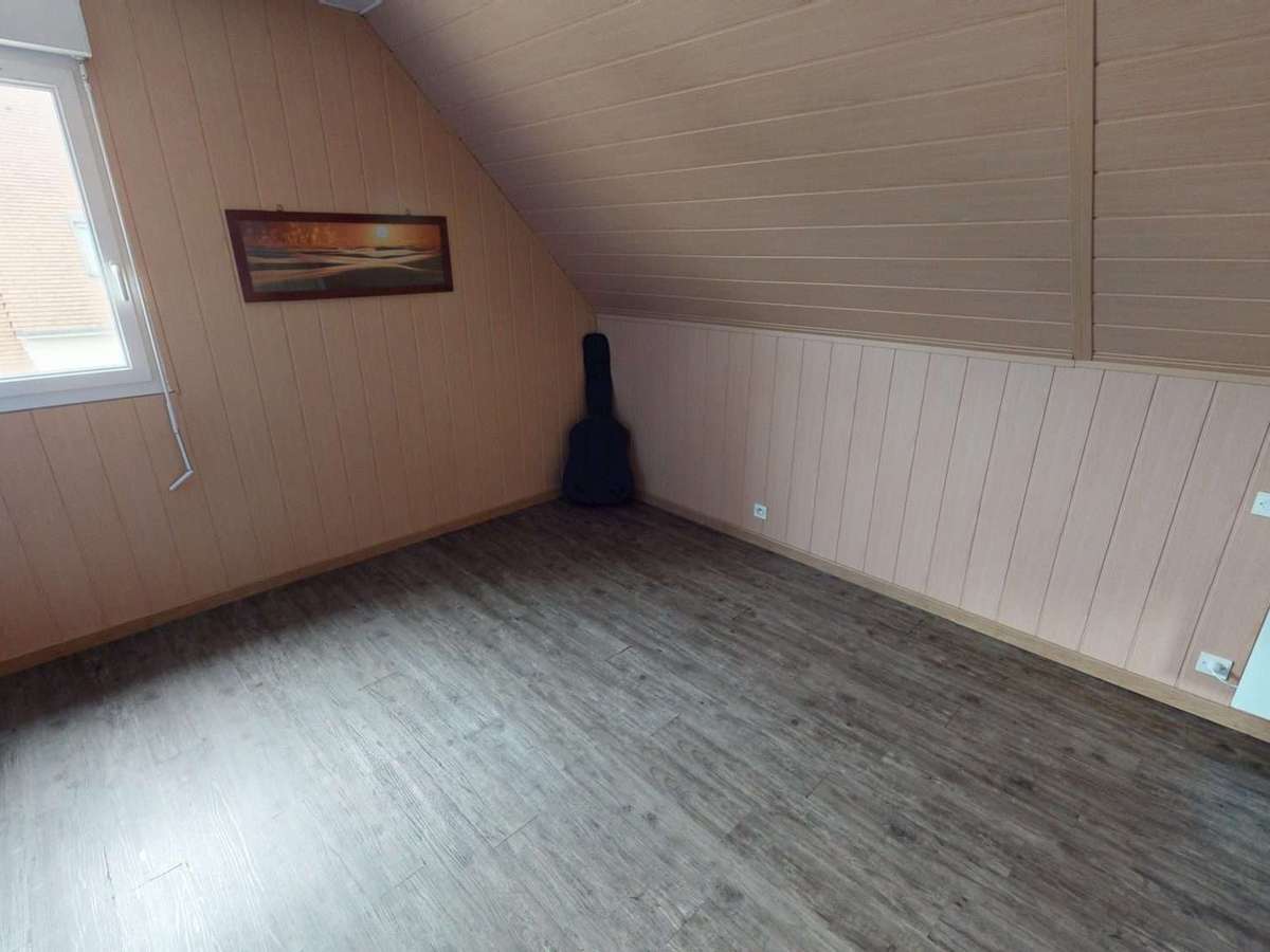 House Villons-les-Buissons