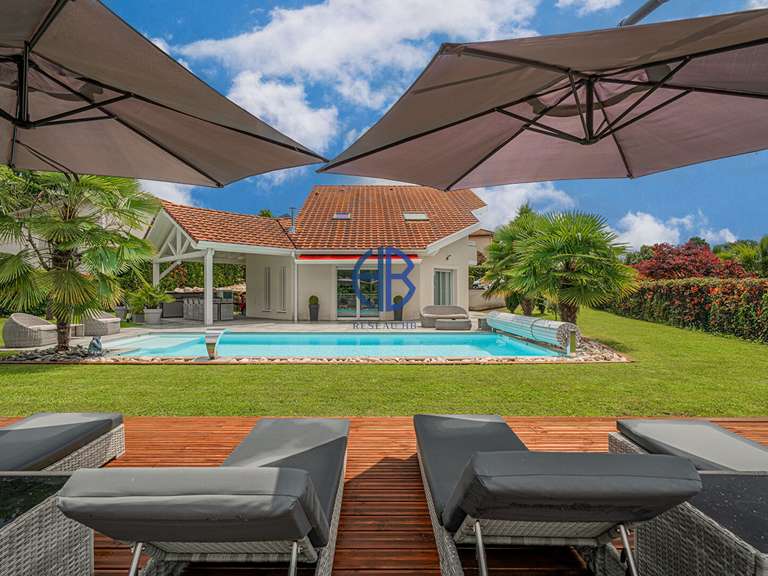 Maison Voiron - 5 chambres - 178m²