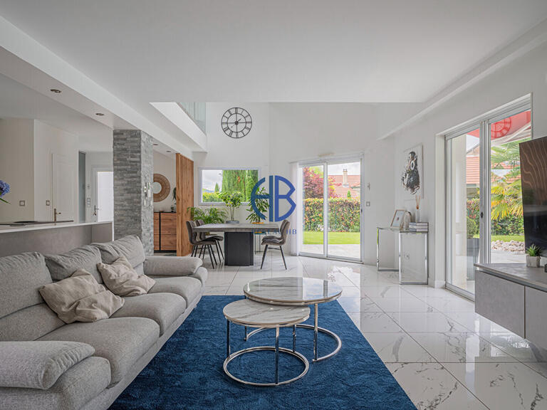Maison Voiron - 5 chambres - 178m²
