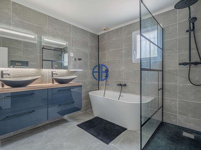 Maison Voiron - 5 chambres - 178m²