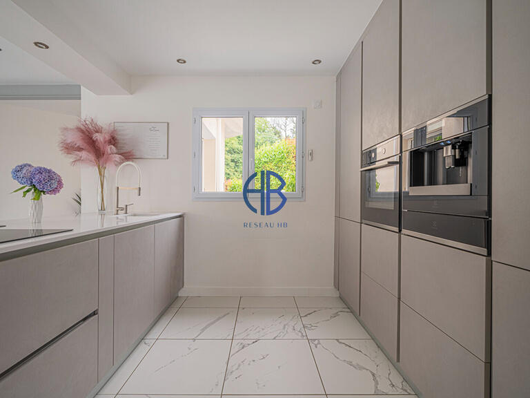 Maison Voiron - 5 chambres - 178m²