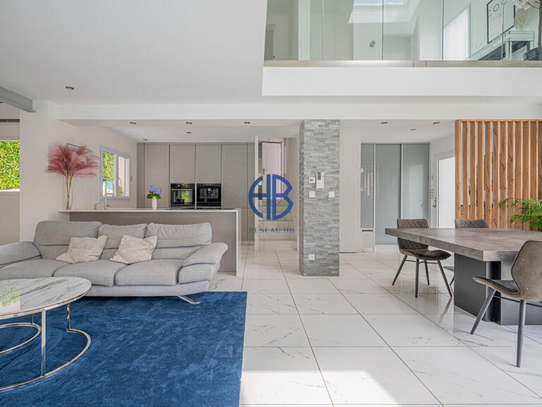 Maison Voiron - 5 chambres - 178m²