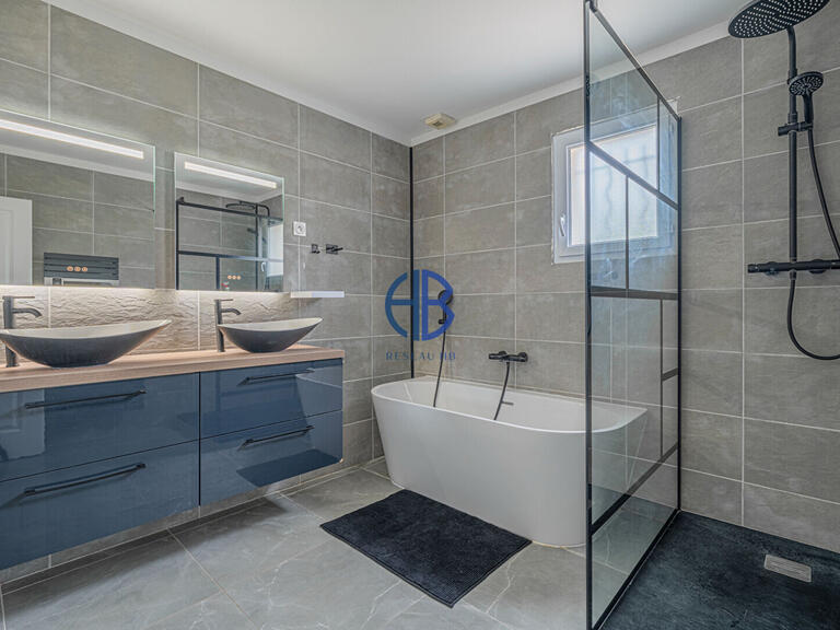 Maison Voiron - 5 chambres - 178m²