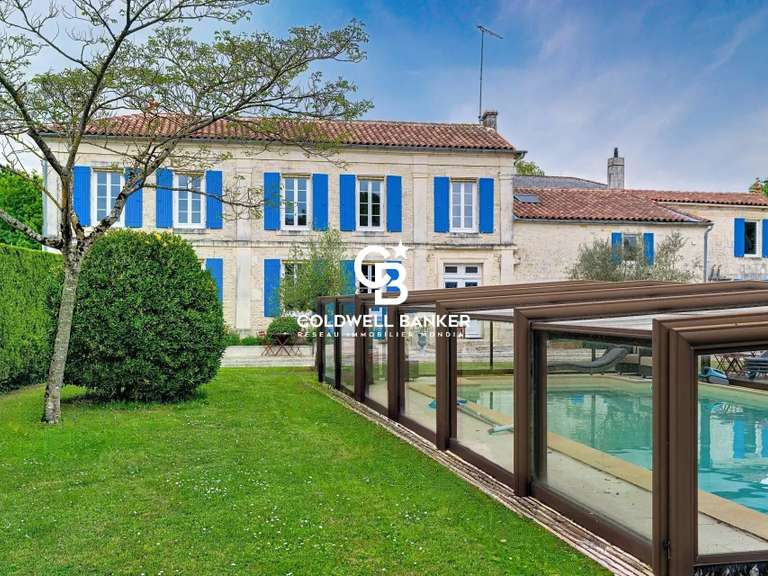 House Vouhé - 6 bedrooms - 332m²