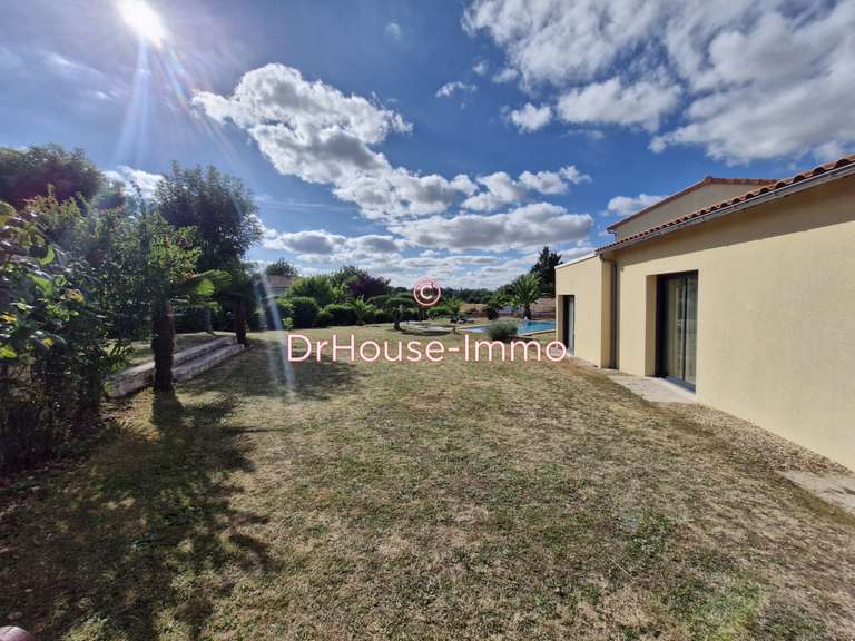 Villa Vouillé - 5 chambres - 427m²