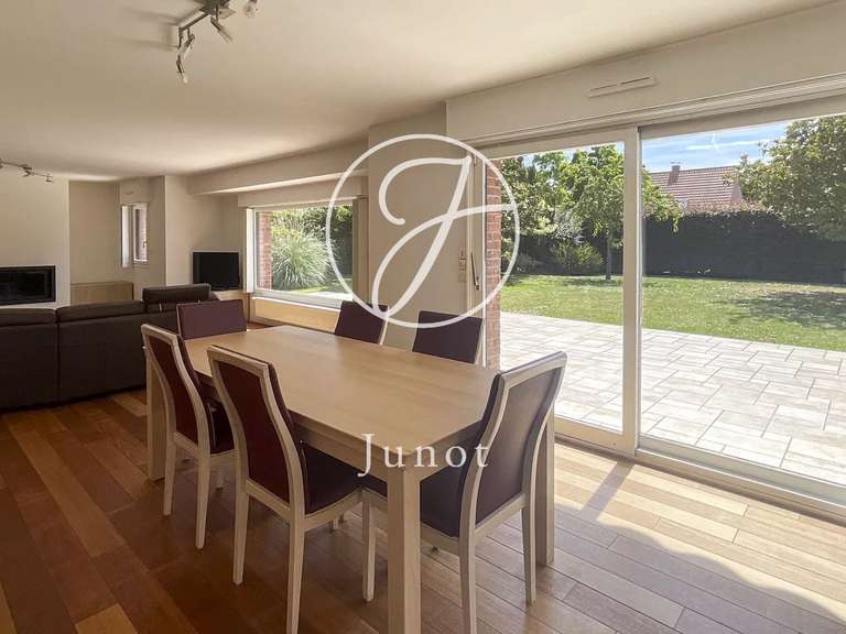Maison Wambrechies - 4 chambres - 217m²