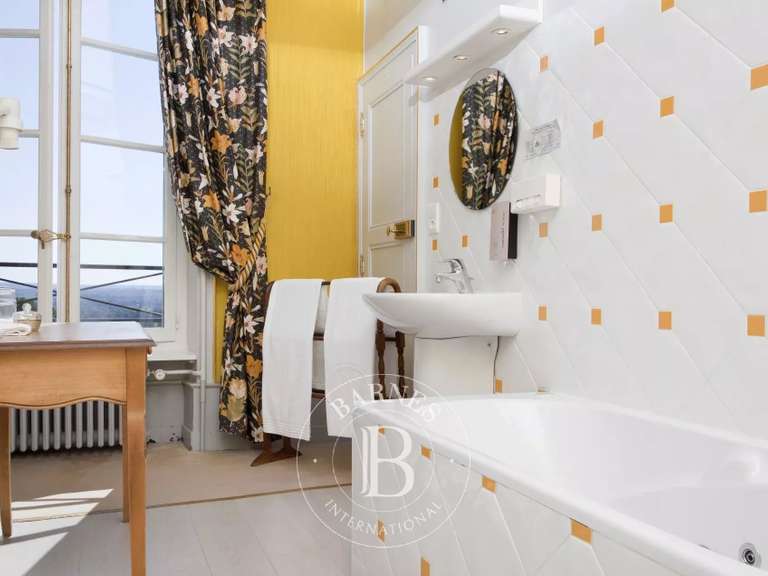 Propriété équestre Ygrande - 19 chambres - 1500m²