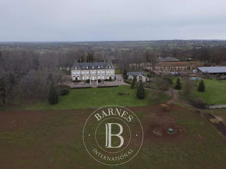 Propriété équestre Ygrande - 19 chambres - 1500m²