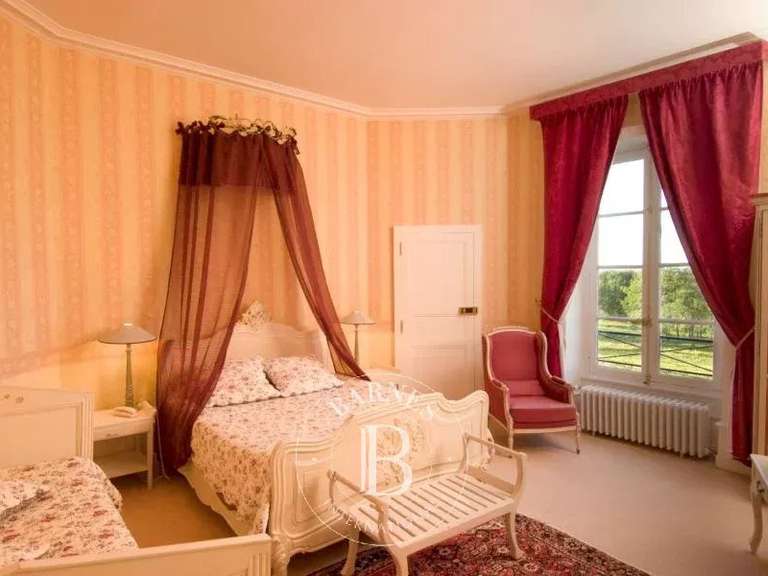 Propriété équestre Ygrande - 19 chambres - 1500m²