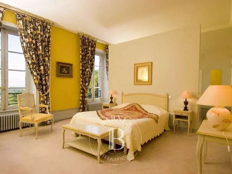 Propriété équestre Ygrande - 19 chambres - 1500m²