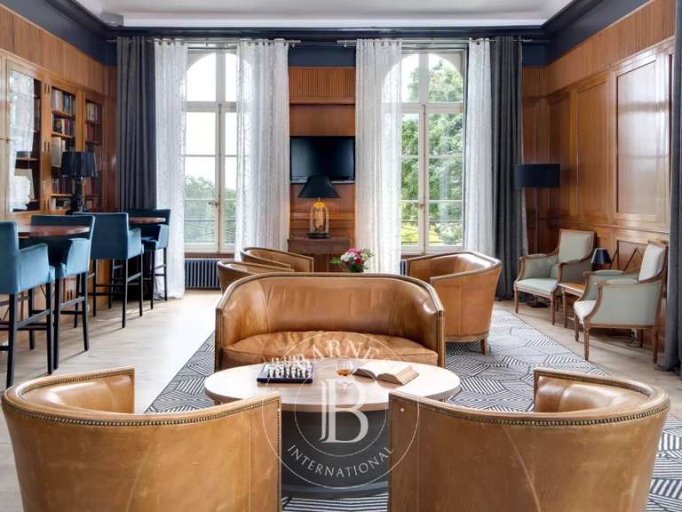 Propriété équestre Ygrande - 19 chambres - 1500m²