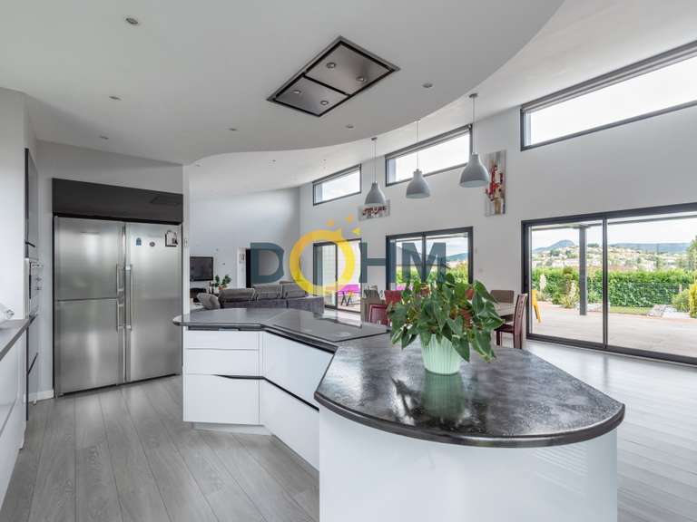 Maison Yssingeaux - 3 chambres - 180m²