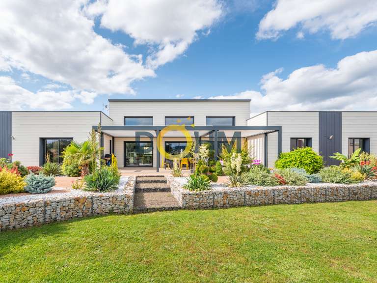 Maison Yssingeaux - 3 chambres - 180m²