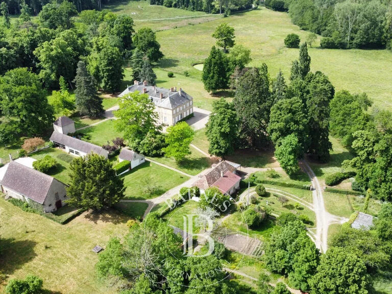 Propriété Yzeure - 11 chambres - 852m²