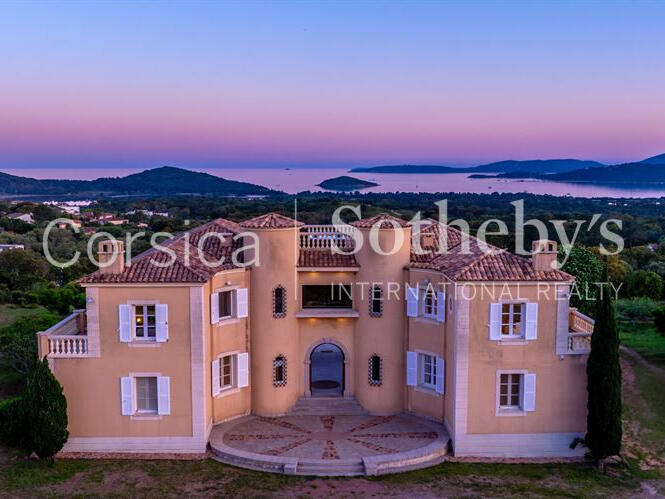 Château Zonza - 7 chambres - 550m²